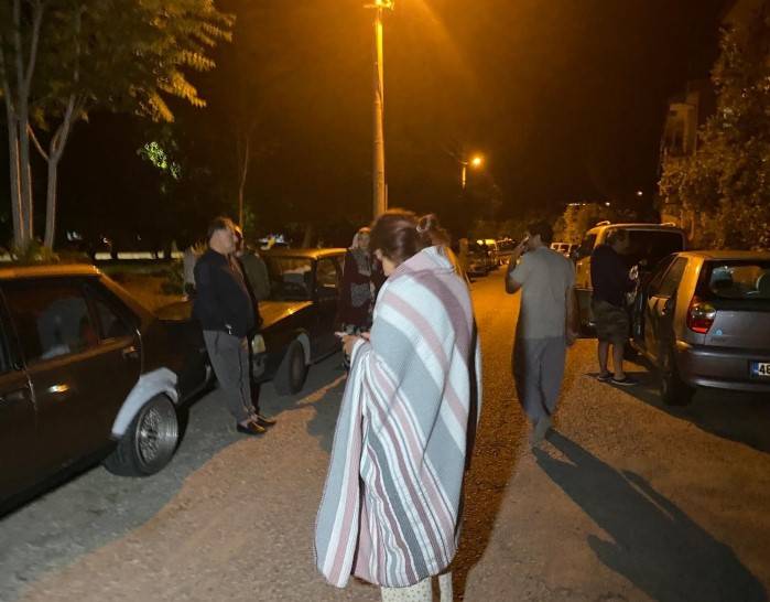 Ege Geceyi Ayakta Geçirdi: 5,8’lik Depremde 1 Ölü, 69 Yaralı