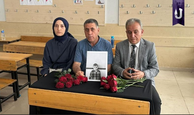 Maganda Kurşunuyla Ölen Öğrencinin Masası Güllerle Süslendi