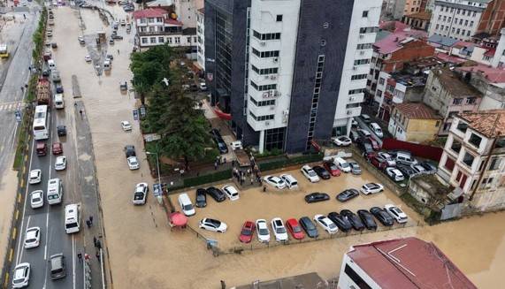 Trabzon’da Şiddetli Yağış Hayatı Durdurdu!