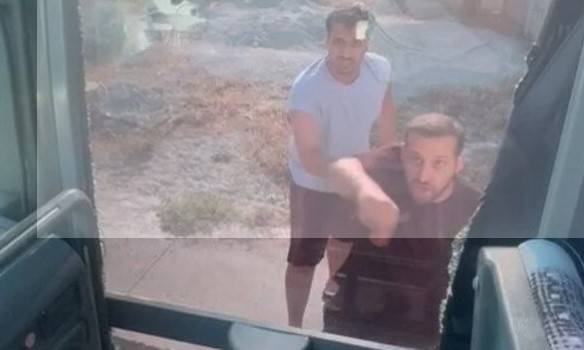Turist Otobüsüne Taşlı Saldırı!