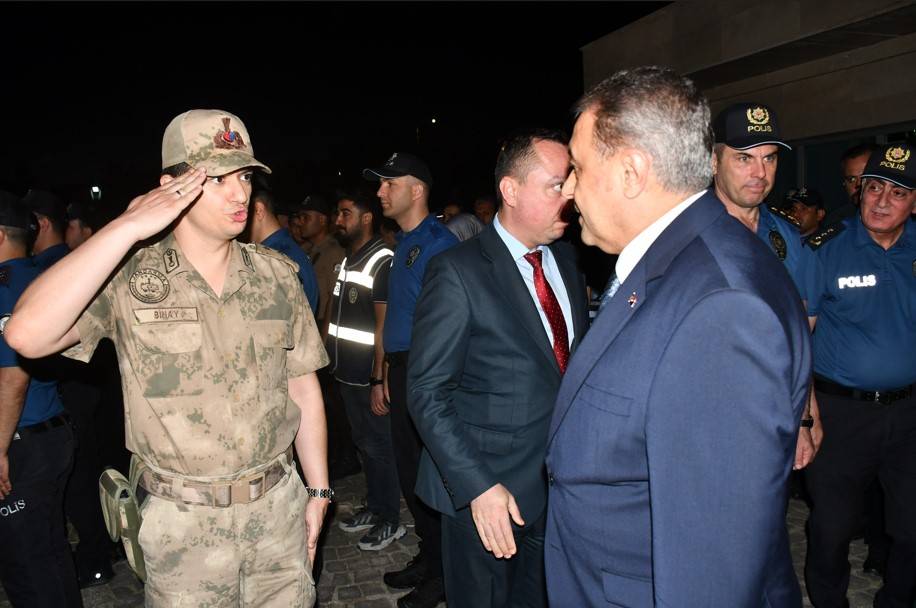Vali Şıldak , Siverek'te Asayiş Uygulamasına Eşlik Etti
