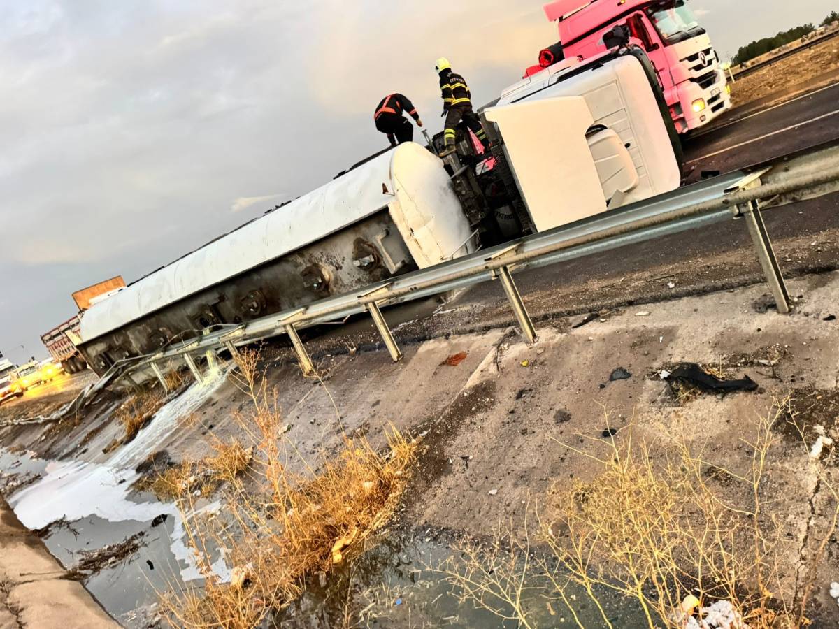 Şanlıurfa'da Mazot Yüklü Tanker Otomobile Çarptı: 6 Yaralı