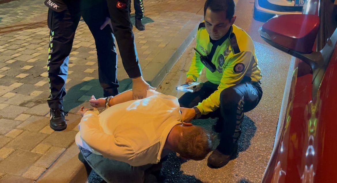 Patlak lastikle kaçan alkollü sürücü: 'Lahmacun 80 TL' dedi.