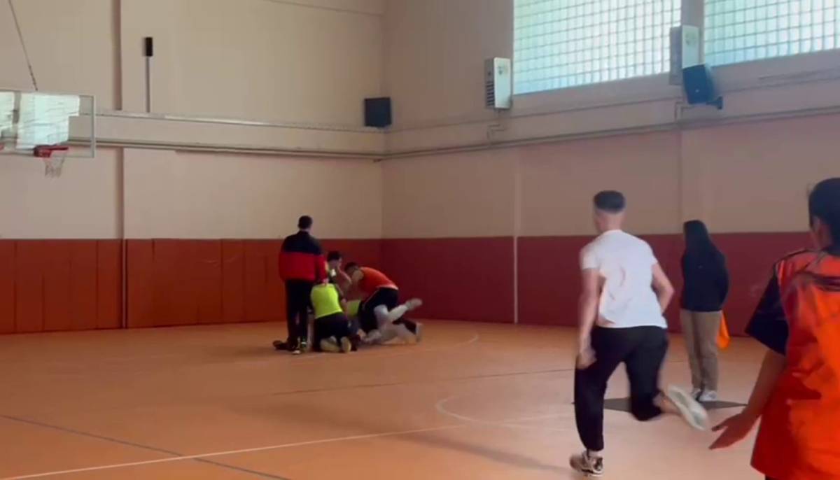 Okul Kavgası Sokakta Kanlı Bitti, Lise Öğrencisi Bıçaklandı