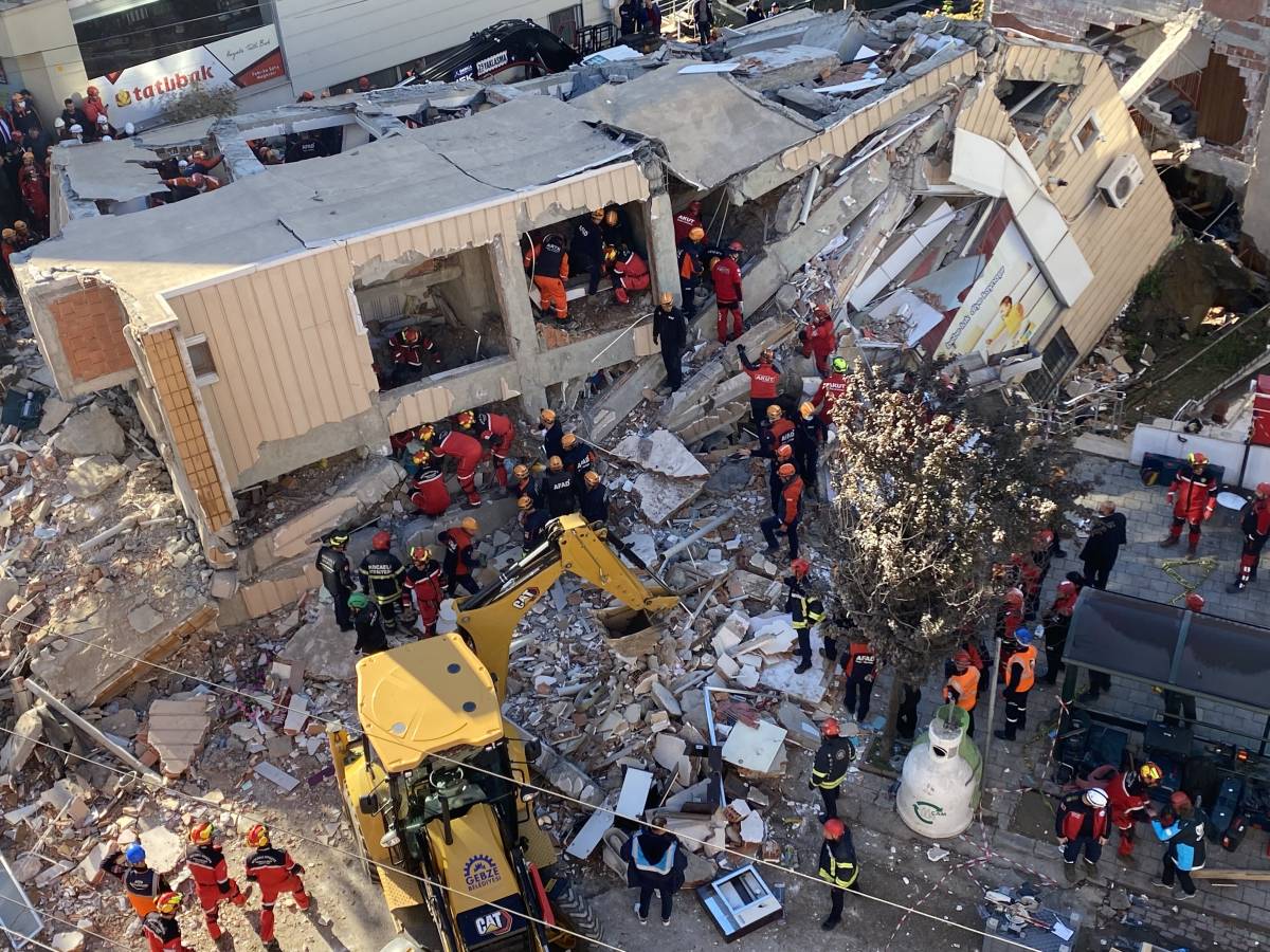 Gebze’de Çöken Binada Enkaz Altındaki Ailenin Kimlikleri Açıklandı