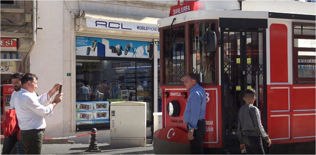 Şanlıurfa’da Tramvay Tartışması: Sevinen De Var, Şikayet Eden De