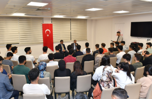 Vali Şıldak, Üniversite Öğrencileriyle Bir Araya Geldi