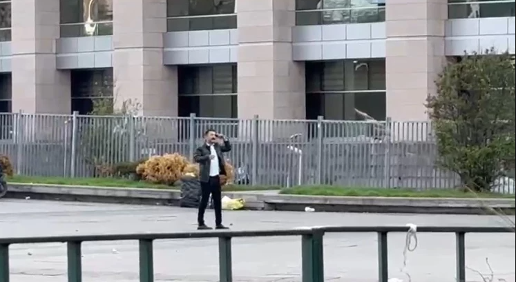 Çağlayan Adliyesi Önünde Şahıs Kendini Vurdu