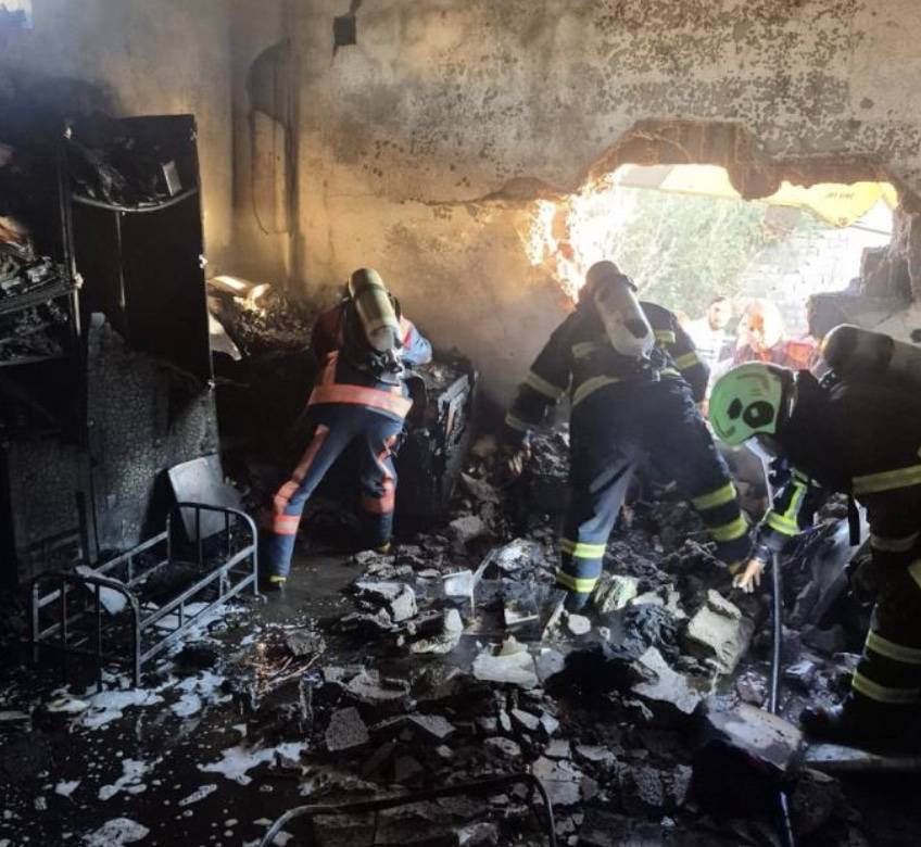 Kızıltepe’de 3 Katlı Evde Yangın: 1 Ölü, 12 Yaralı