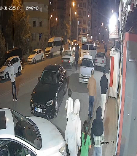 Haliliye’de Otomobil Motosiklete Çarptı: 1 Ağır Yaralı