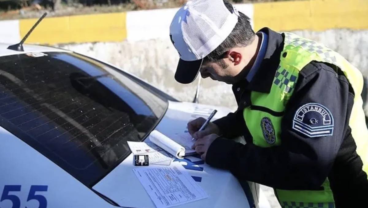 Direksiyon Başında Paylaşım Yapan Yandı: 5 Bin TL Ceza!
