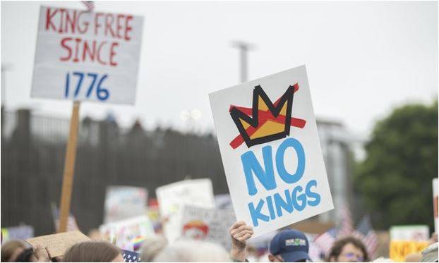 Trump: Kendisini Protesto Edenlere 'Dışkı' Fırlattı