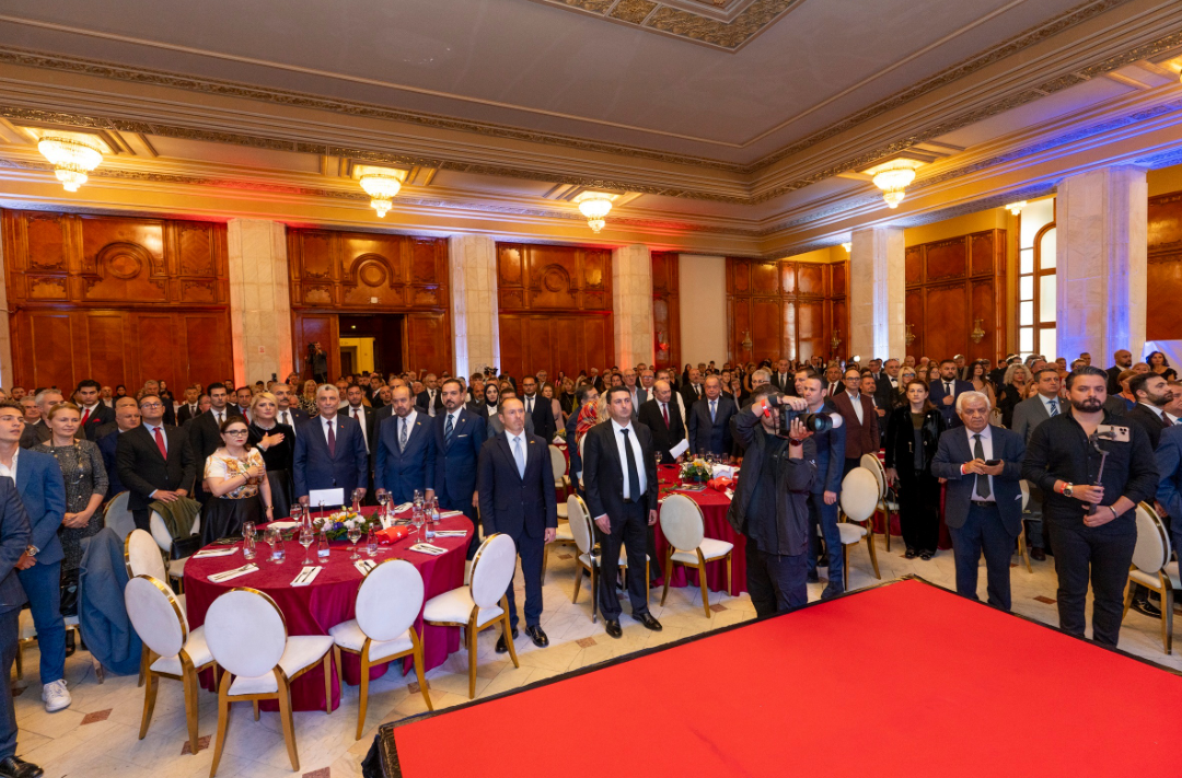 Mehmet Kasım Gülpınar’a “Yılın Belediye Başkanı” Ödülü