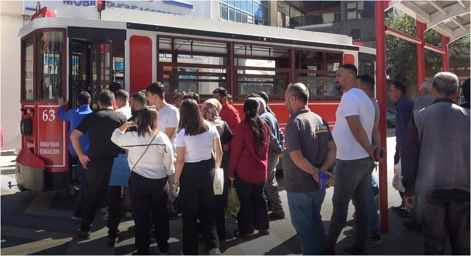 Şanlıurfa’da Tramvay Tartışması: Sevinen De Var, Şikayet Eden De