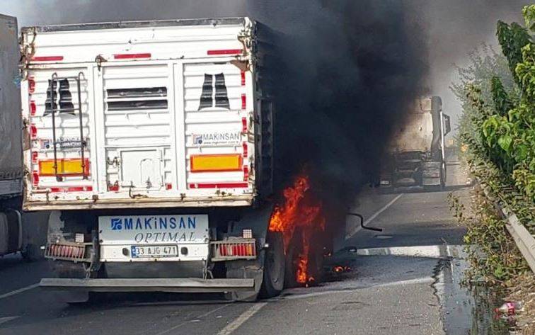 Şanlıurfa'da Seyir Halindeki Bir Araç Alevlere Teslim Oldu