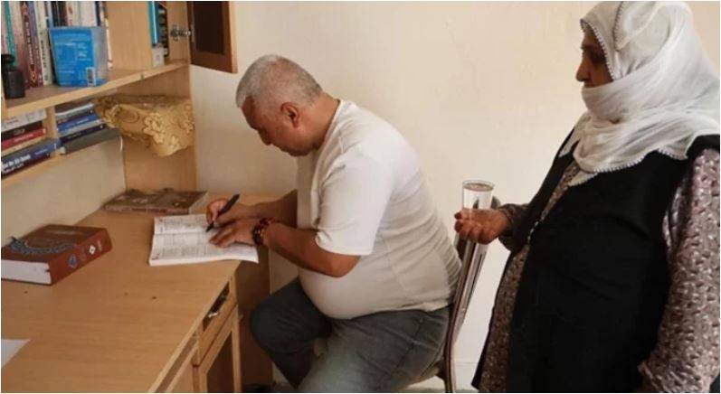 20 Yıllık Simit Satıcısı KPSS’yi Kazandı, Hayaline Kavuştu