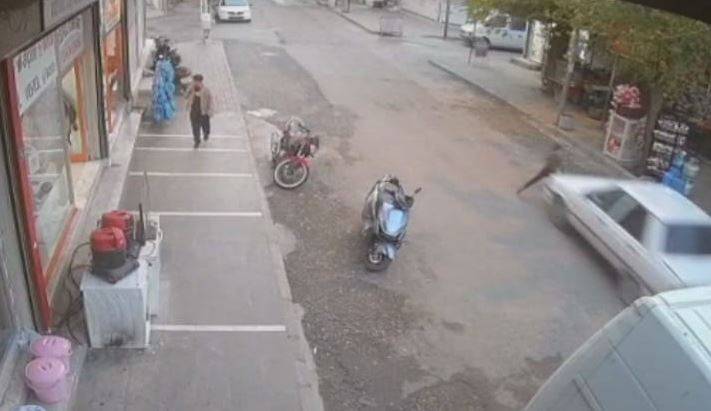 Şanlıurfa'da Otomobilin Şiddetle Çarptığı Çocuk Şaşırttı!