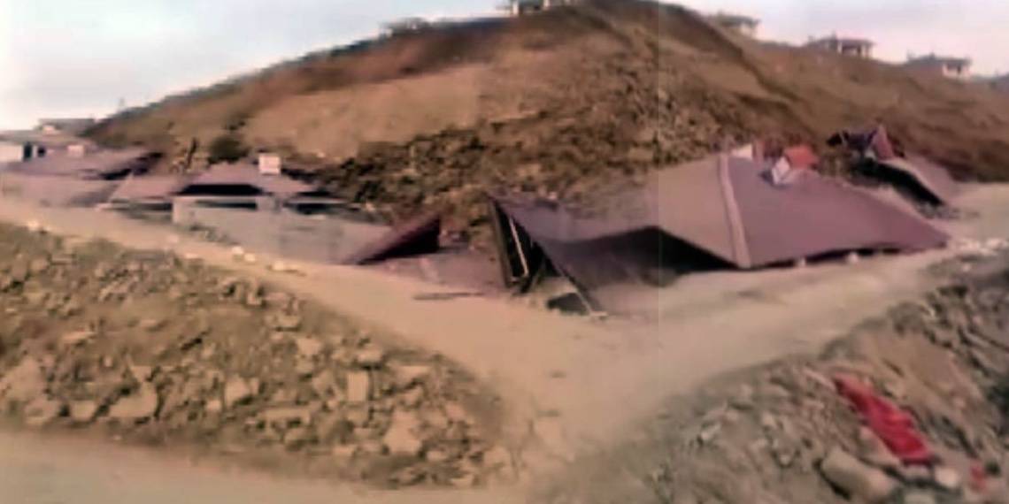 Depremzedeler İçin Yapılan 10 Ev Toprak Altında Kaldı