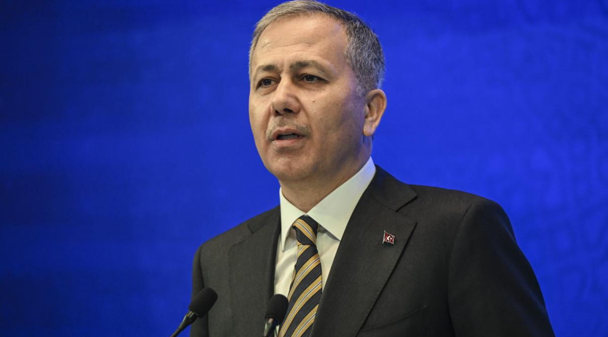 Bakan Yerlikaya Duyurdu: Trafikte Şov Yapan Sürücü Yakalandı