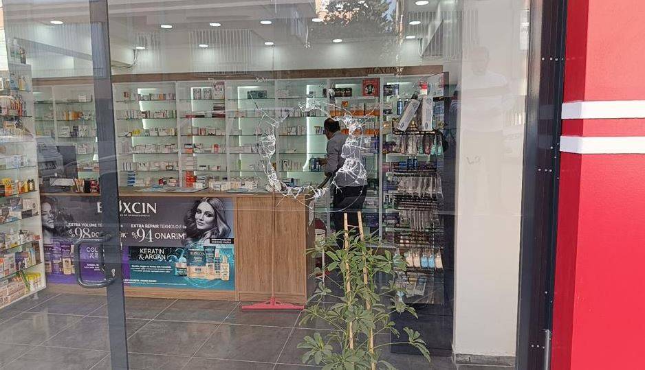 Şanlıurfa'da Eczaneyi Pompalı Tüfekle Taradılar!