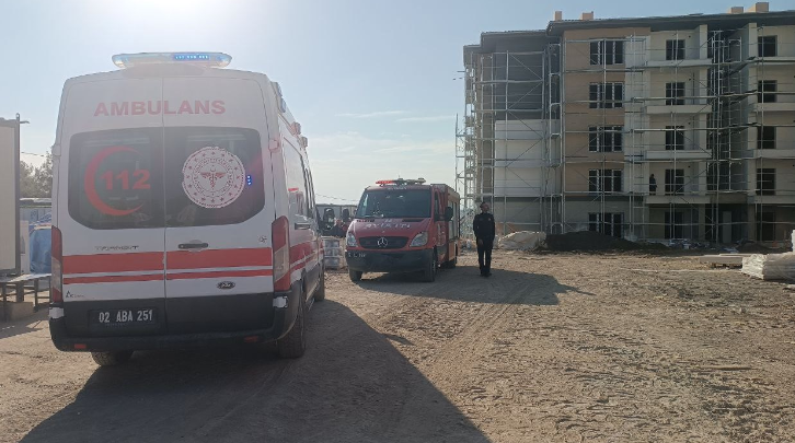 İntihar Girişimi Olan Arkadaşlarını Umursamadan Çalıştılar
