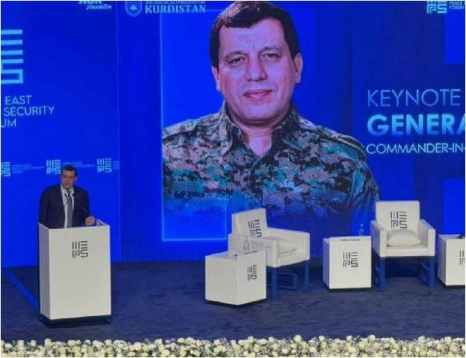 Mazlum Abdi Takım Elbiseyle Irak Zirvesinde Dikkat Çekti