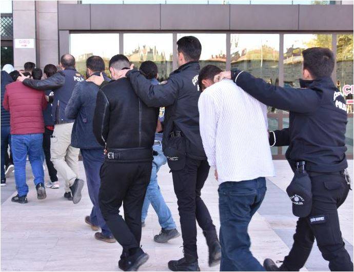 Öğretmen Olacaktı, Çete Lideri Oldu