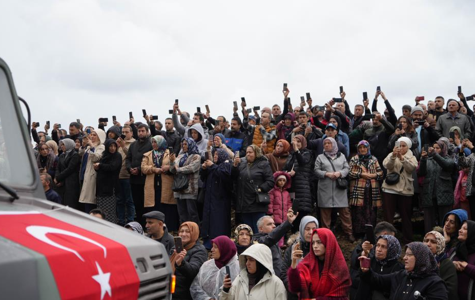 Şehit Ağabeyine Yürekleri Dağlayan Vedası, İzleyenleri Yıktı