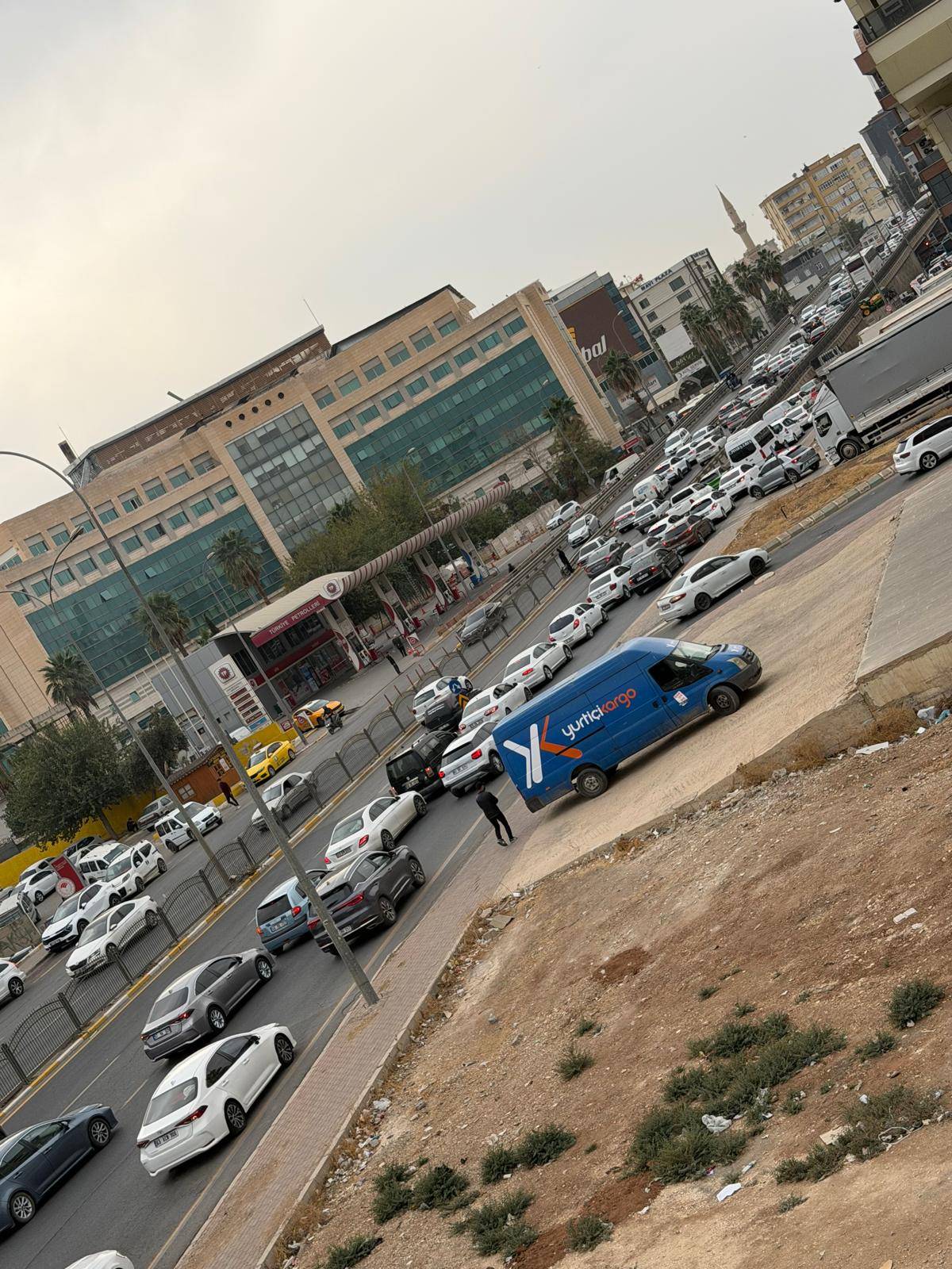 Şanlıurfa Sırrın Kavşağında Kaza İddiası :Ulaşım Kilitlendi