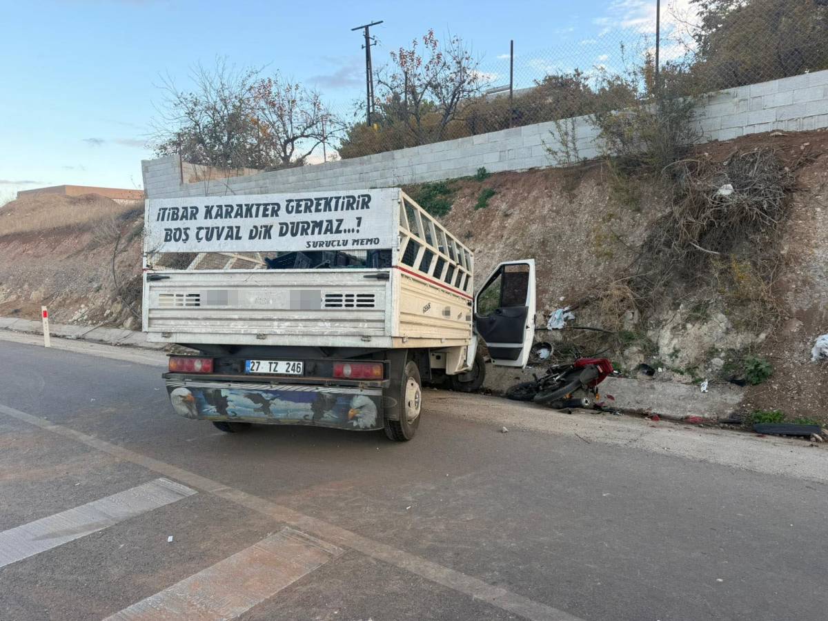 Şanlıurfa'da Motosiklet ile Kamyonet Çarpıştı: 1 Ölü