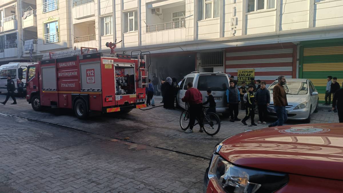 Şanlıurfa'da Mobilya Dükkanında Yangın Çıktı