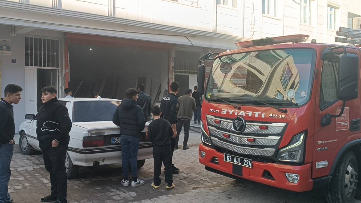 Şanlıurfa'da Mobilya Dükkanında Yangın Çıktı