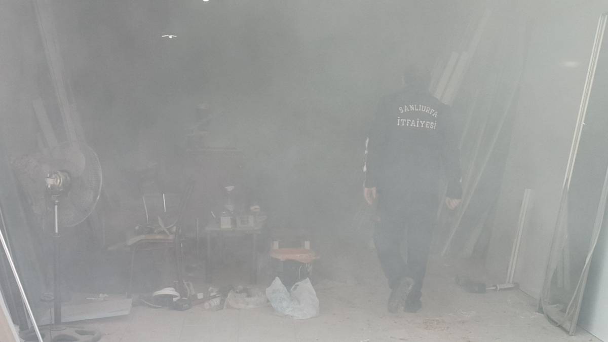 Şanlıurfa'da Mobilya Dükkanında Yangın Çıktı