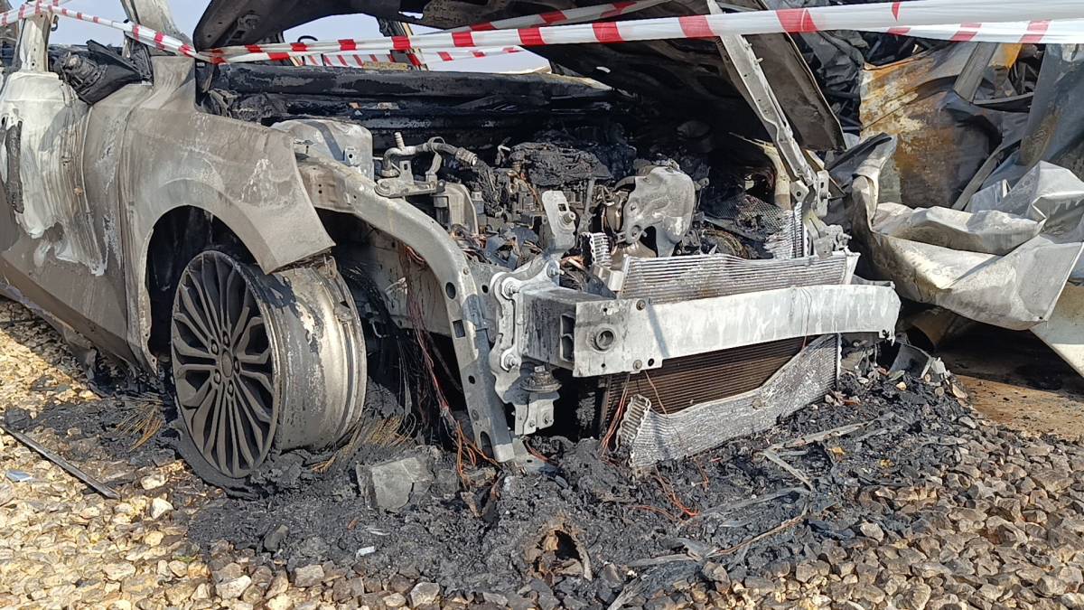 Şanlıurfa'da Şantiye Yangını: 4 Araç Alev Topuna Döndü!