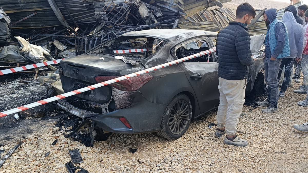 Şanlıurfa'da Şantiye Yangını: 4 Araç Alev Topuna Döndü!