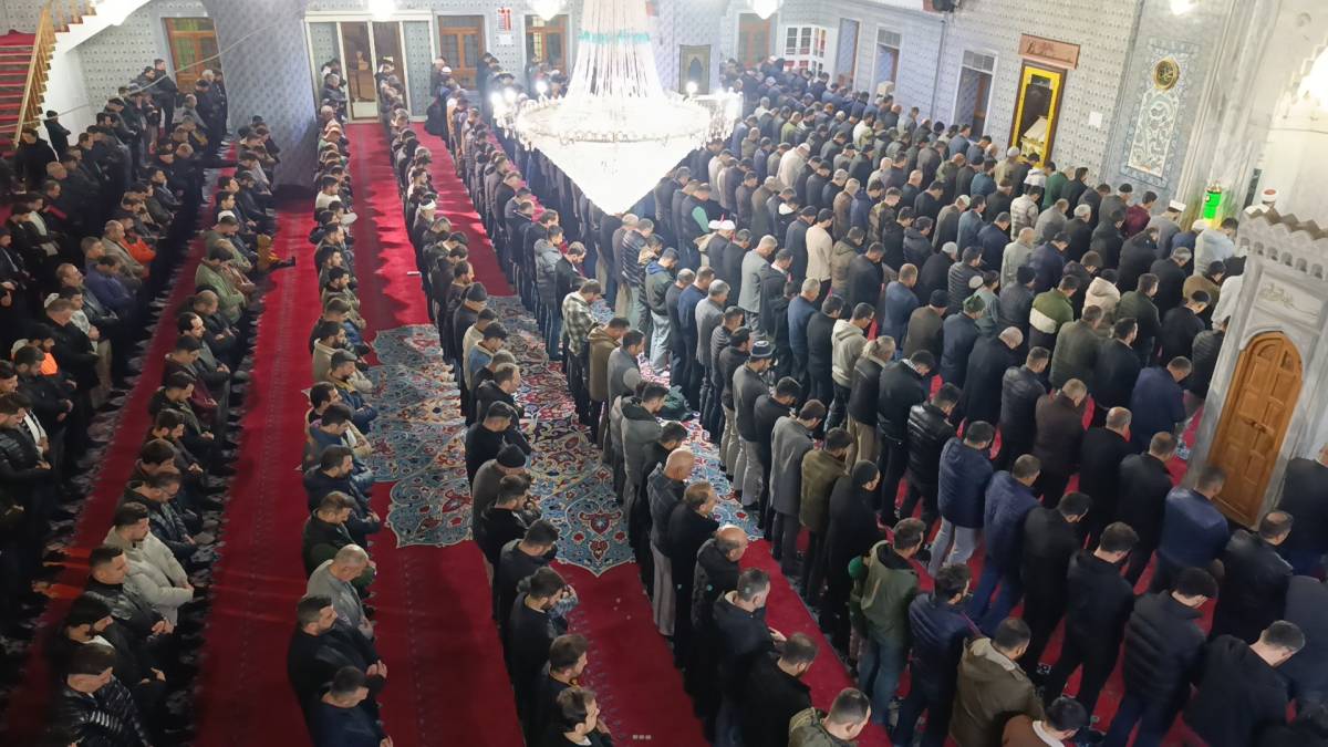Binlerce Vatandaş Regaip Kandili İçin Balıklıgöl’de Buluştu
