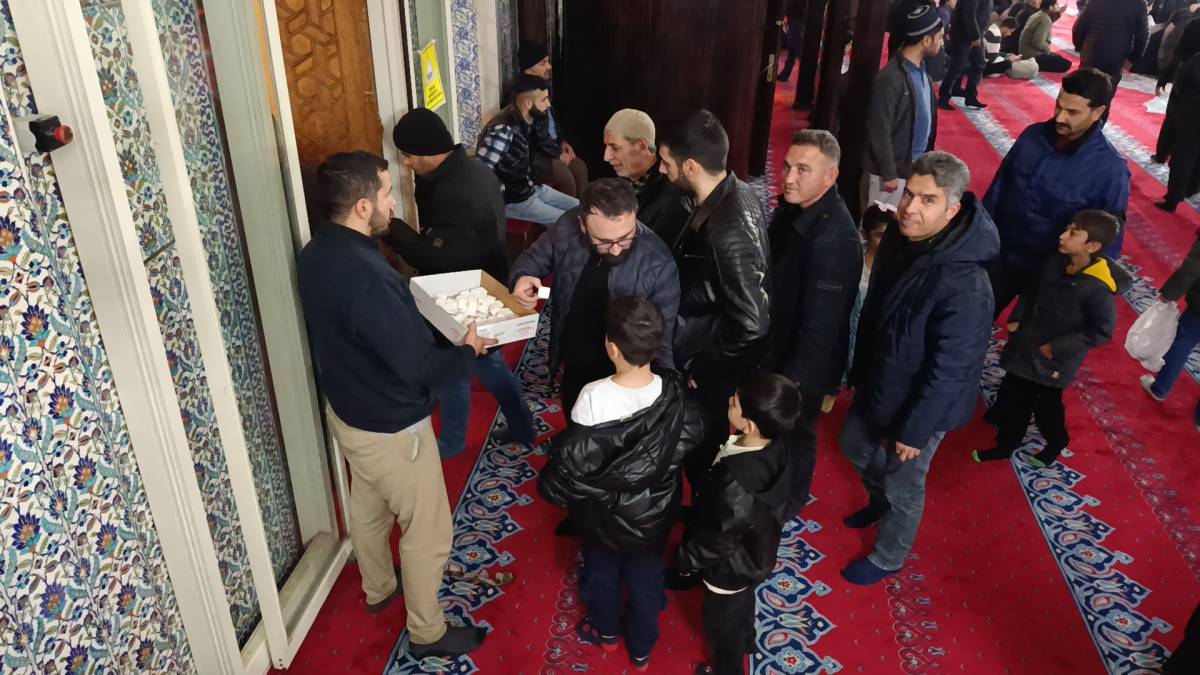 Binlerce Vatandaş Regaip Kandili İçin Balıklıgöl’de Buluştu