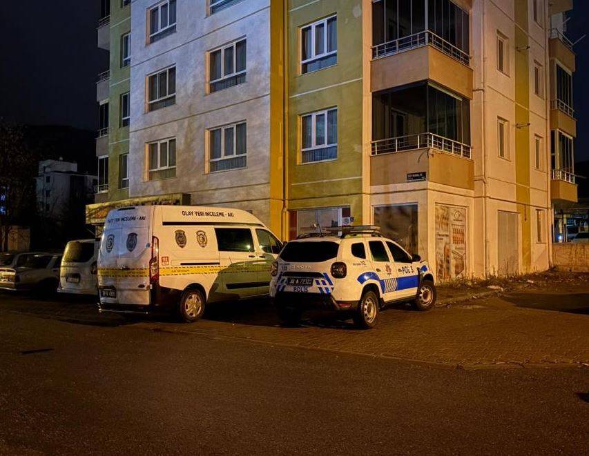 Baba-Oğul Arasındaki Kavga Kanlı Bitti: 1'i Ağır 2 Yaralı!
