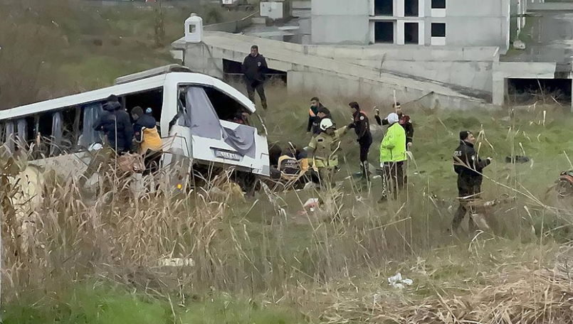 İstanbul'da Servis Aracı Devrildi: 2 Ölü, 9 Yaralı