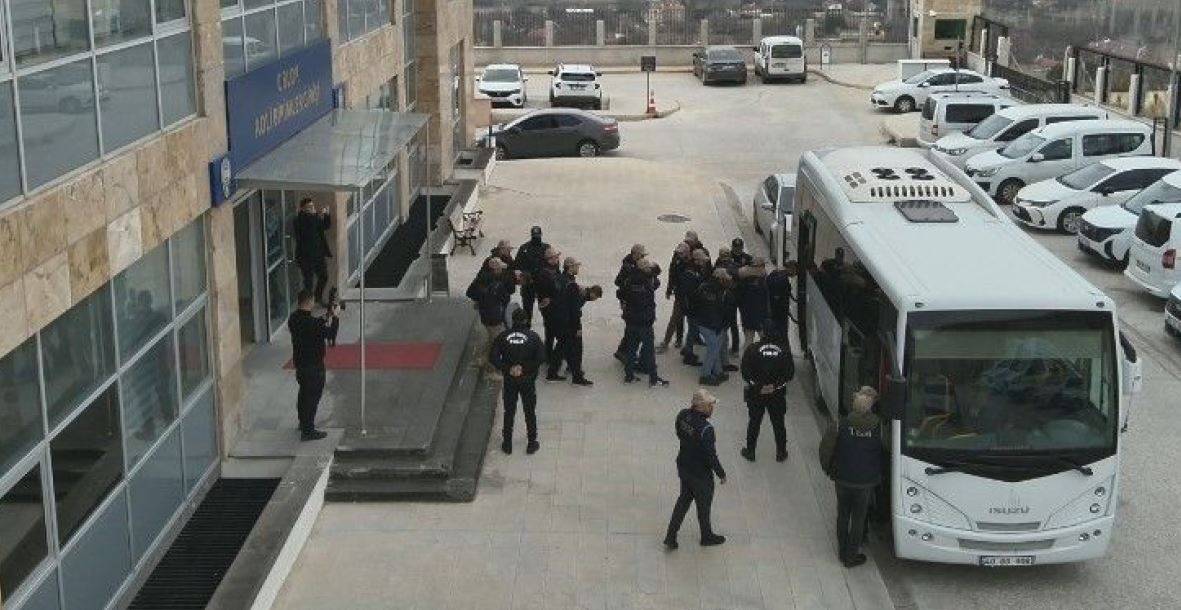 DAEŞ' in Yılbaşında Saldırı Planı: Yüzlerce Kişi Yakalandı!