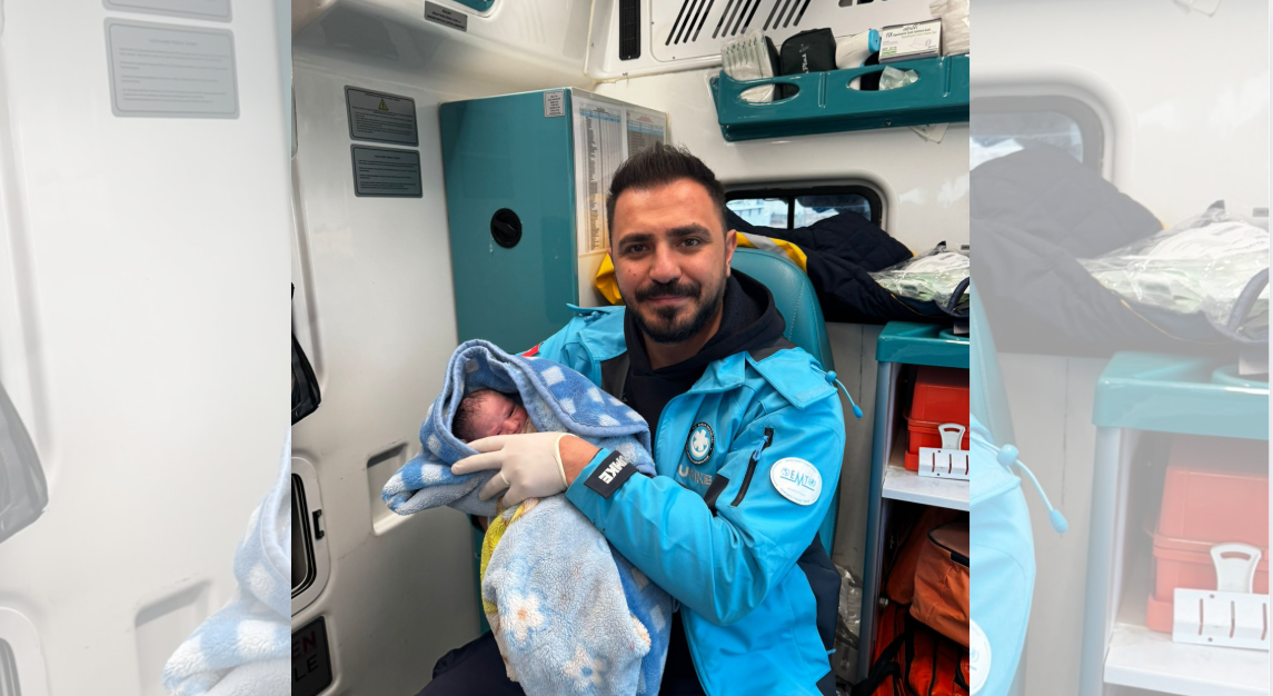 Şanlıurfa’da Ambulansta Mucize Doğum! Bebeğe ATT'nin Adı Verildi