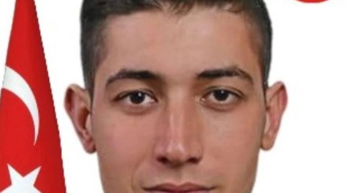 Evli Kadın Uzman Çavuşla Yakınlık Kurdu:Yakalı İntihar Etti!