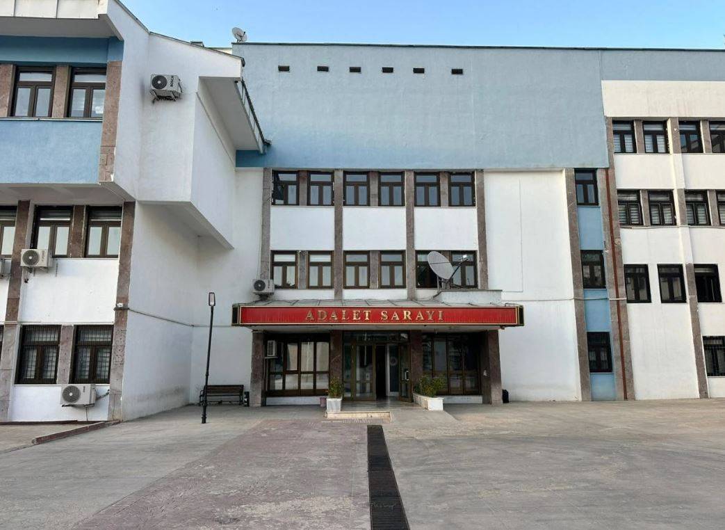 Evli Kadın Uzman Çavuşla Yakınlık Kurdu:Yakalı İntihar Etti!