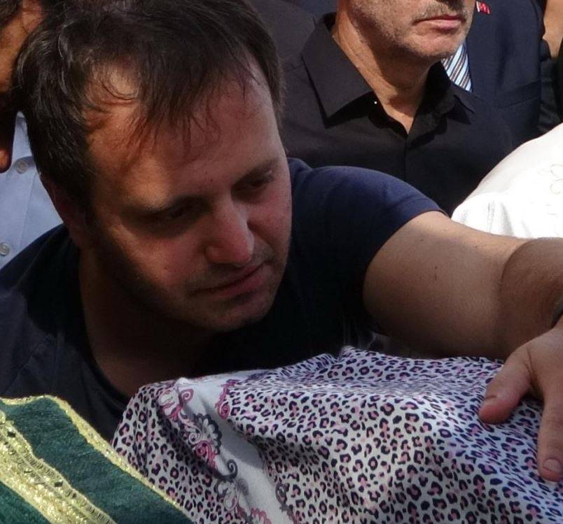 Eşini ve Çocuğunu Öldüren Doktor Cezaevinde İntihar Etti!