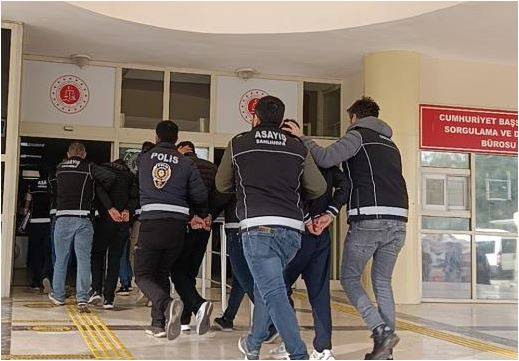 Şanlıurfa’da Maskeli Saldırgan Dehşet Saçtı: 2 Yaralı