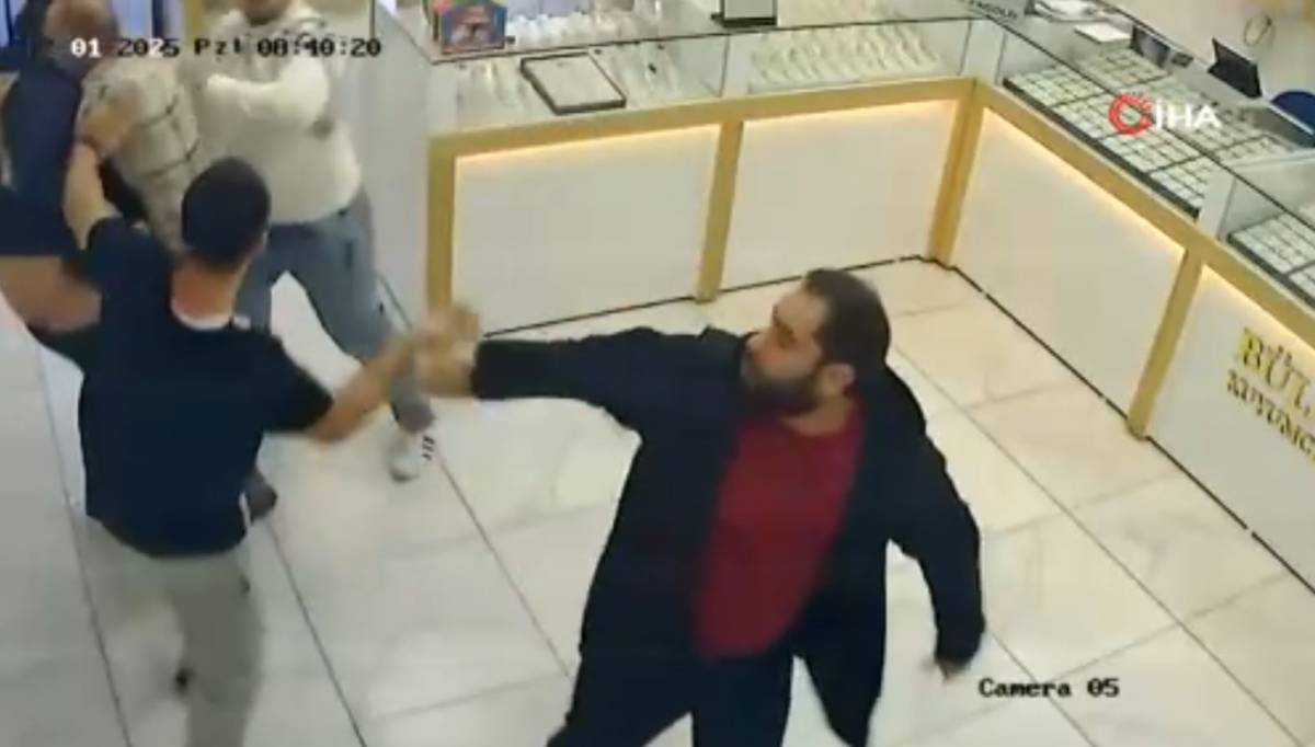 Kuyumcular Müşteri Paylaşamadılar; Tekmeler Yumruklar Kıya..