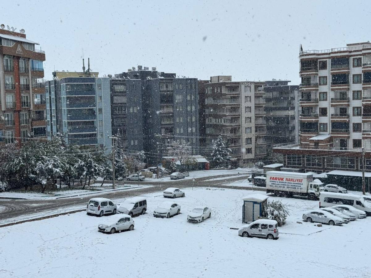 Şanlıurfa’ya Yılın İlk Karı Yağdı