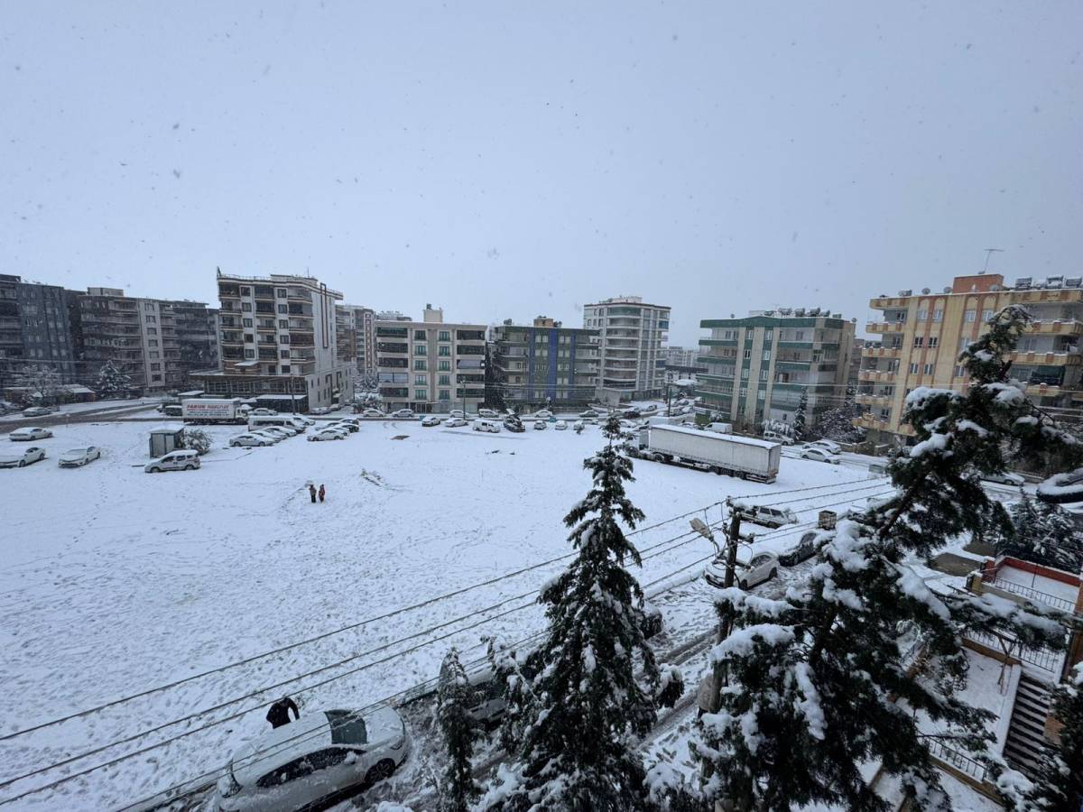 Şanlıurfa’ya Yılın İlk Karı Yağdı