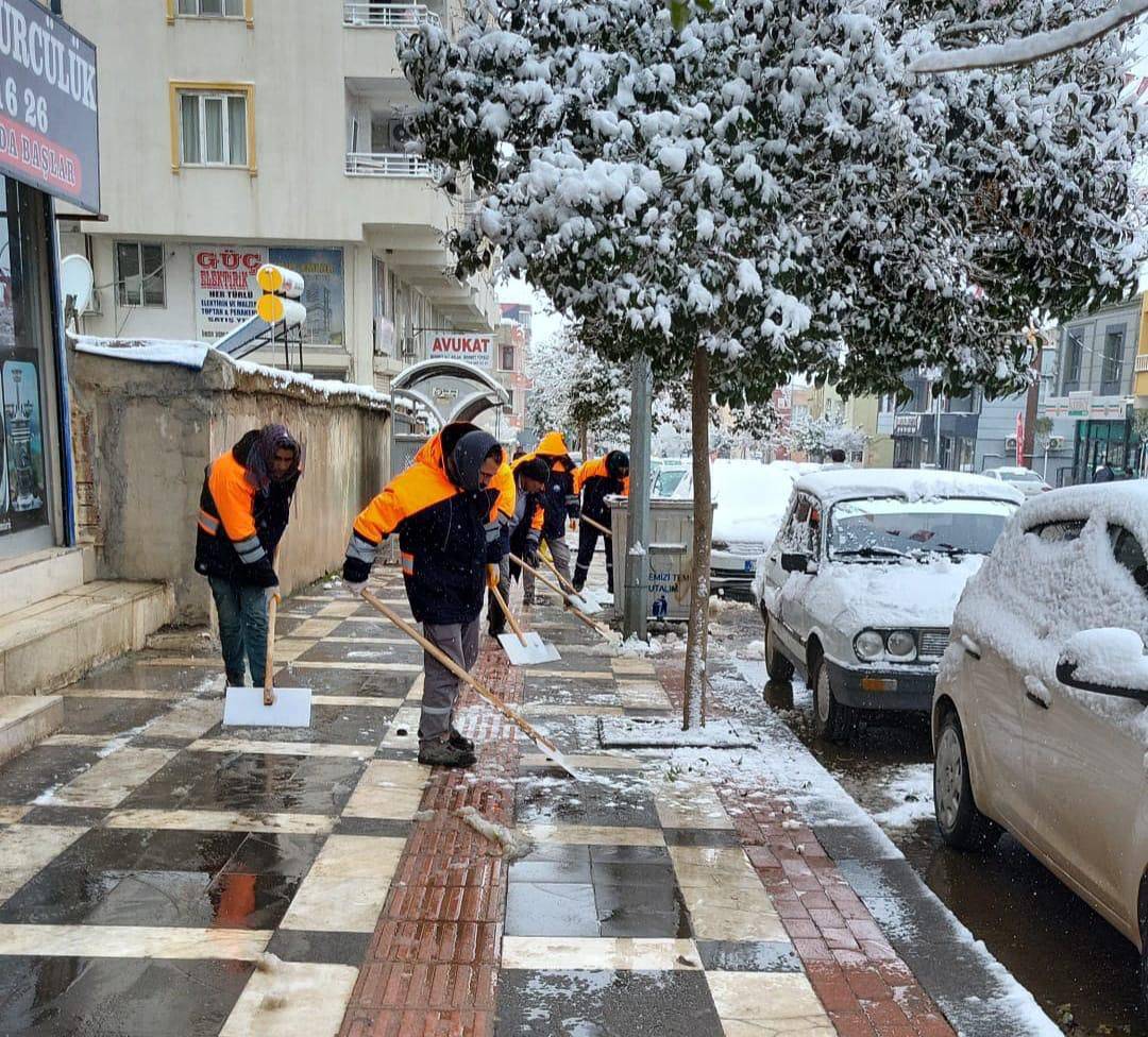 Şanlıurfa'da Kar Mesaisinde Birlik ve Dayanışma