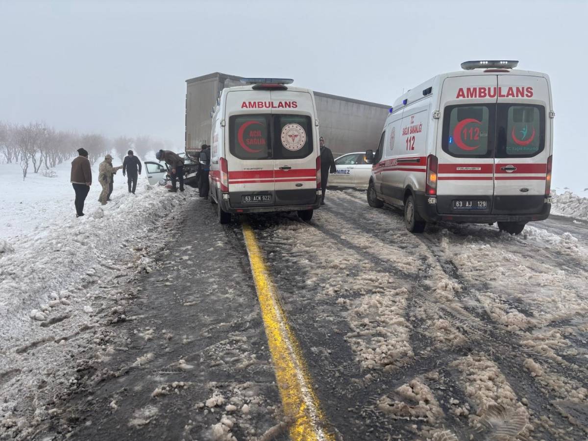Viranşehir-Diyarbakır Yolunda Zincirleme Kaza: 4 Yaralı